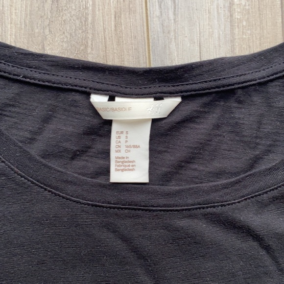 Basic black tee - Picture 2 of 4